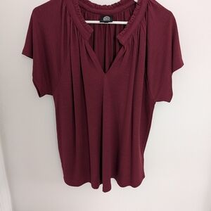 Kensie Women's Burgundy Short Sleeve V-Neck Top